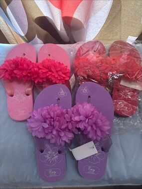 Women’s and Girls Floral Flip Flop Sandals - Pink, Purple, Red 3 pair size M